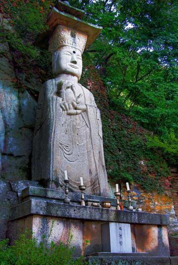 Goryeo dynasty Bodhisattva. Photograph by Joop Dorresteijn. Credit: Wikimedia Commons